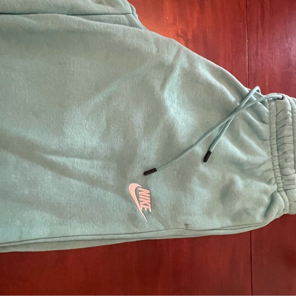 Nike fleece sweatpants women’s size medium - Picture 2 of 3